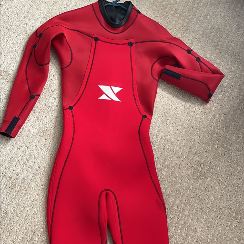 Red Mens Xterra vortex full body wet suit 
Used only 2x